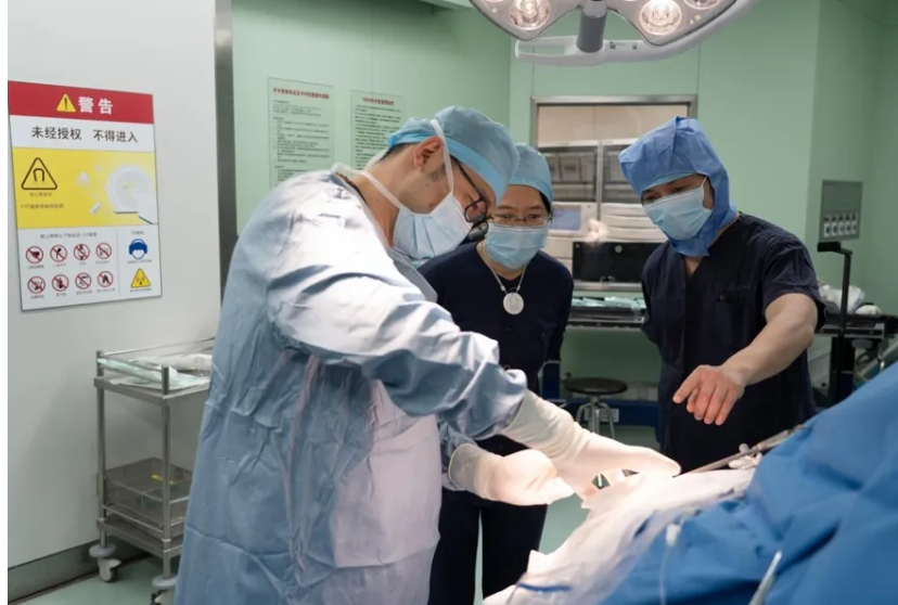 ​首例侵入式脑机接口在注册前的前瞻性临床实验成功